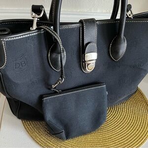 Dooney & Bourke Signature Satchel Purse in Black